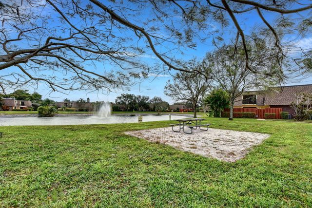 2898 SW 22nd Circle 231b, Delray Beach, FL 33445