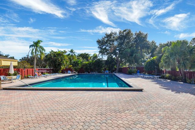 2898 SW 22nd Circle 231b, Delray Beach, FL 33445
