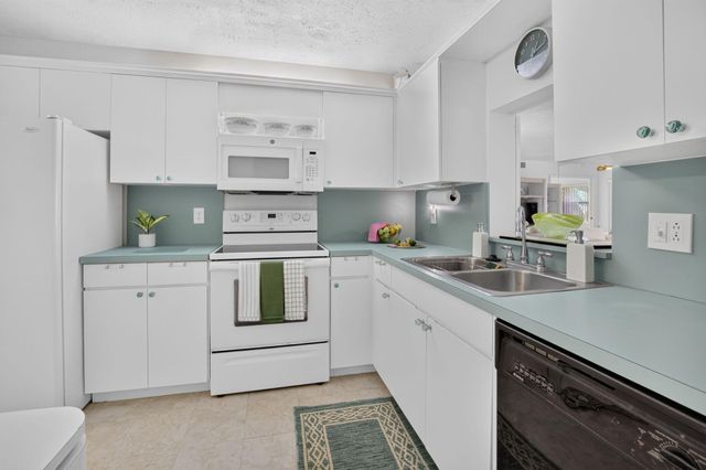 2898 SW 22nd Circle 231b, Delray Beach, FL 33445