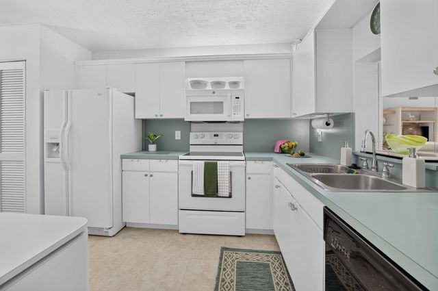 2898 SW 22nd Circle 231b, Delray Beach, FL 33445