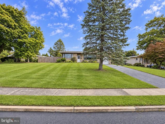 705 HEDGEROW DR, Broomall, PA 19008