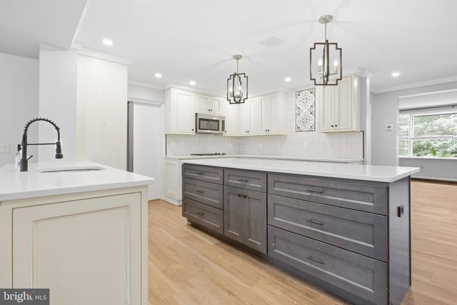 705 HEDGEROW DR, Broomall, PA 19008