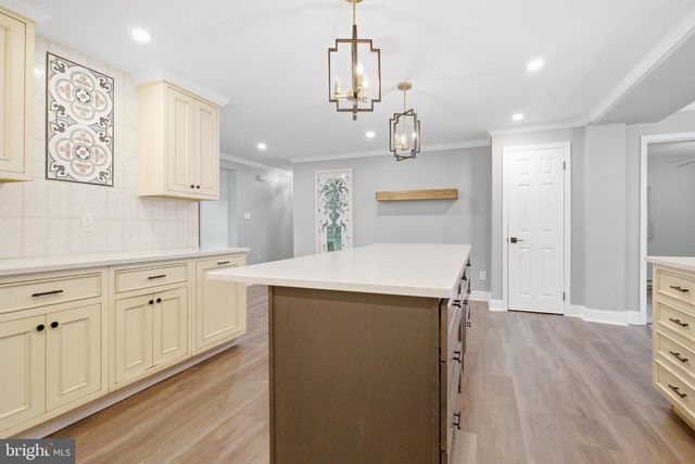 705 HEDGEROW DR, Broomall, PA 19008