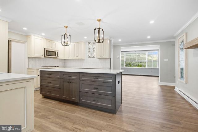 705 HEDGEROW DR, Broomall, PA 19008