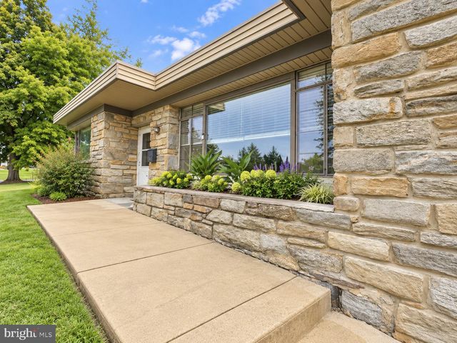 705 HEDGEROW DR, Broomall, PA 19008