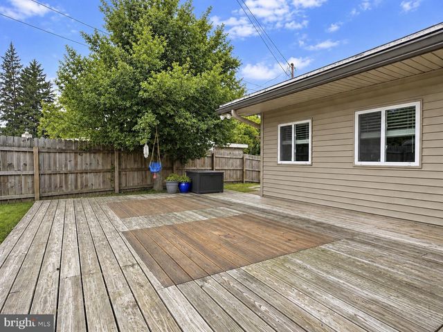 705 HEDGEROW DR, Broomall, PA 19008