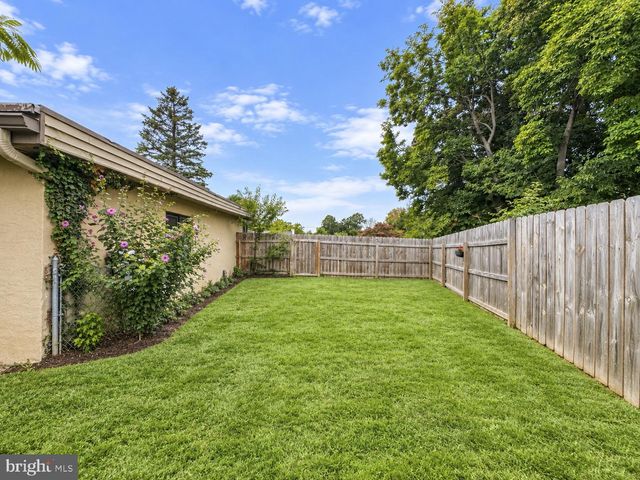 705 HEDGEROW DR, Broomall, PA 19008