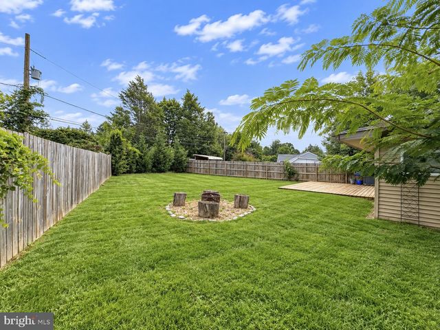 705 HEDGEROW DR, Broomall, PA 19008