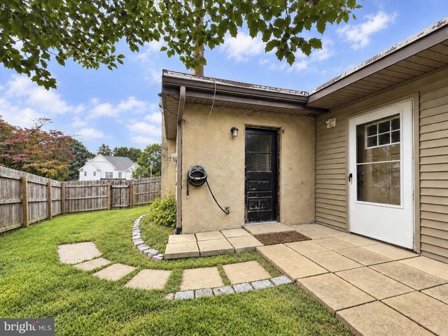 705 HEDGEROW DR, Broomall, PA 19008