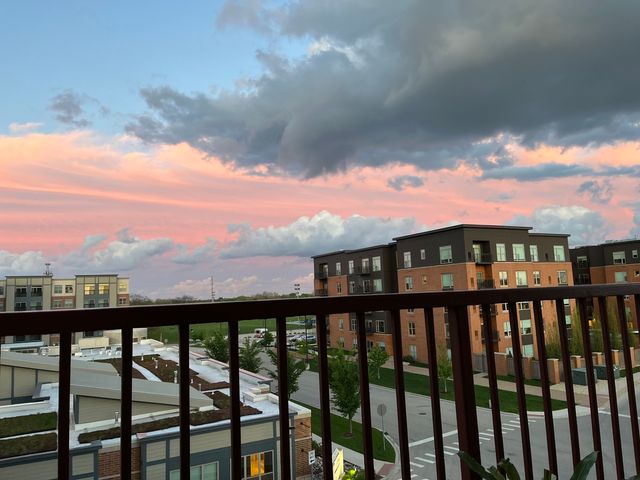 141 N La Grange Road 504, La Grange, IL 60525