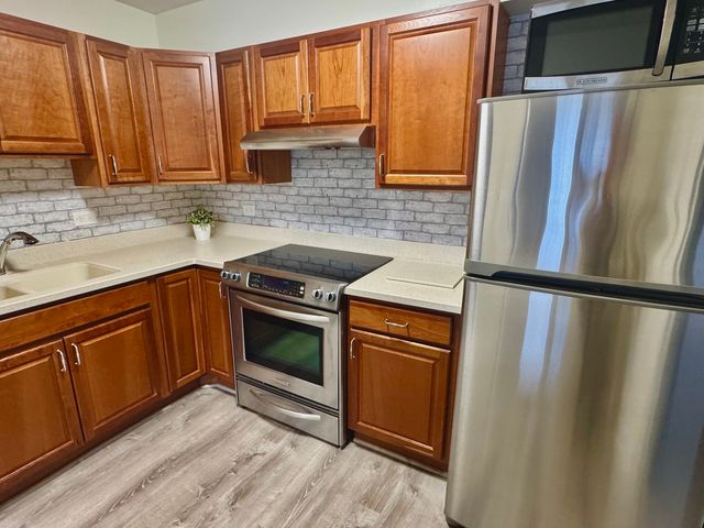 141 N La Grange Road 504, La Grange, IL 60525