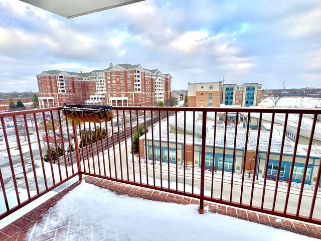 141 N La Grange Road 504, La Grange, IL 60525