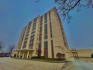 141 N La Grange Road 504, La Grange, IL 60525