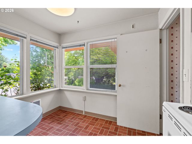 85 Nw SLERET Ave, Gresham, OR 97030