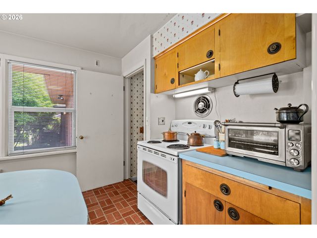 85 Nw SLERET Ave, Gresham, OR 97030