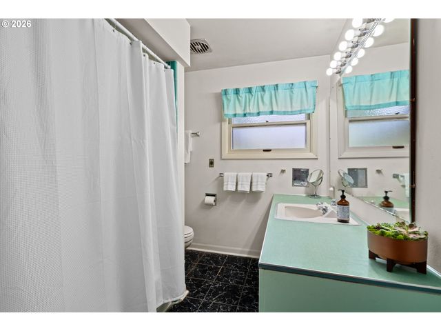 85 Nw SLERET Ave, Gresham, OR 97030