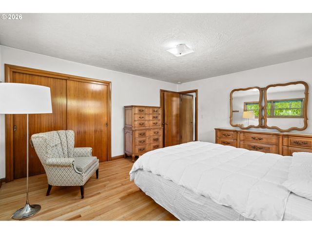 85 Nw SLERET Ave, Gresham, OR 97030