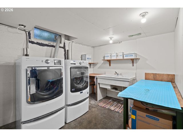 85 Nw SLERET Ave, Gresham, OR 97030