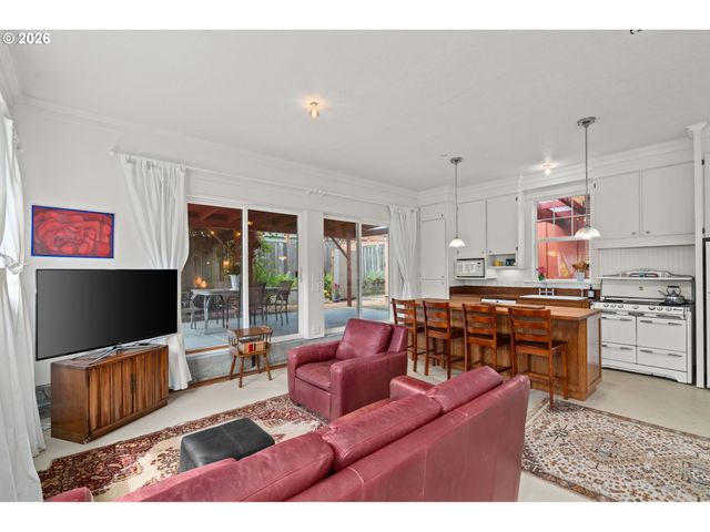 85 Nw SLERET Ave, Gresham, OR 97030