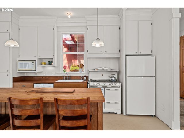 85 Nw SLERET Ave, Gresham, OR 97030