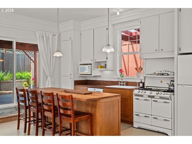 85 Nw SLERET Ave, Gresham, OR 97030