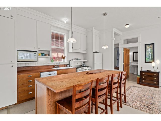 85 Nw SLERET Ave, Gresham, OR 97030
