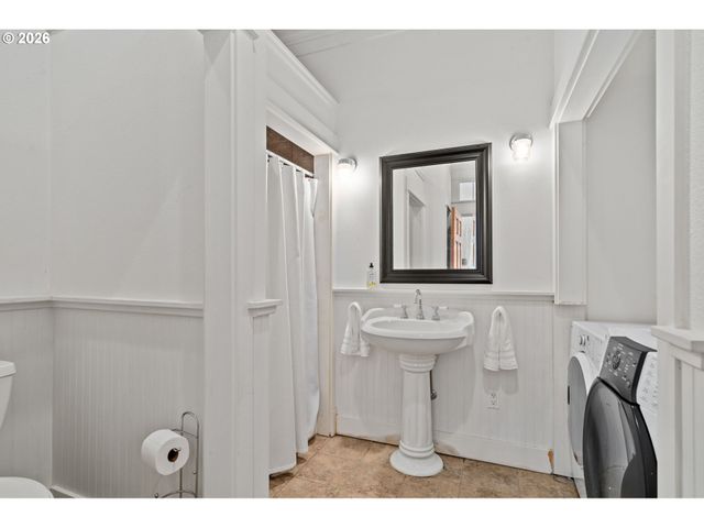 85 Nw SLERET Ave, Gresham, OR 97030