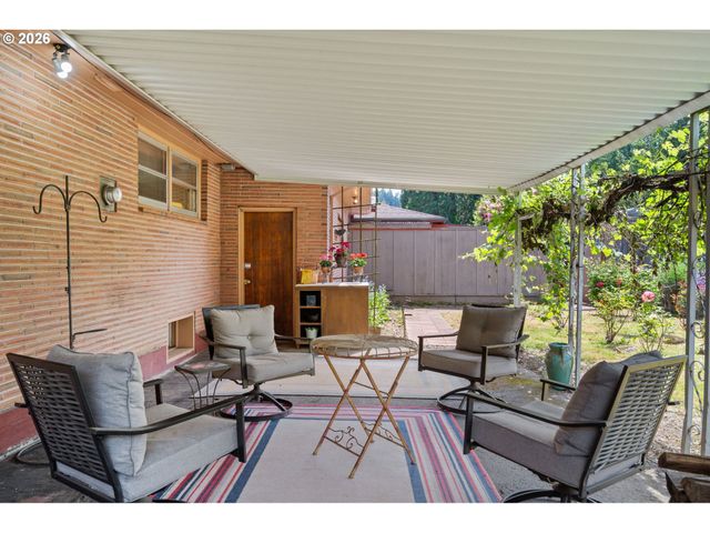 85 Nw SLERET Ave, Gresham, OR 97030