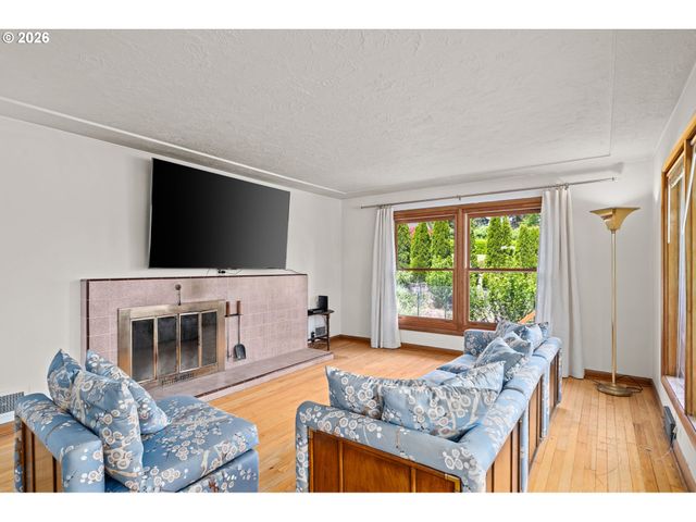 85 Nw SLERET Ave, Gresham, OR 97030