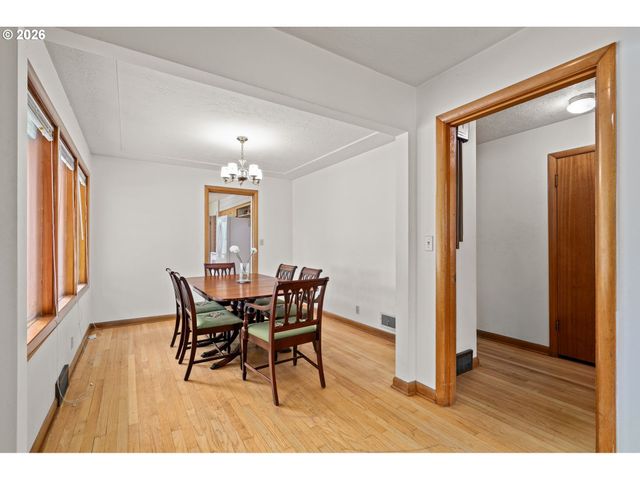 85 Nw SLERET Ave, Gresham, OR 97030