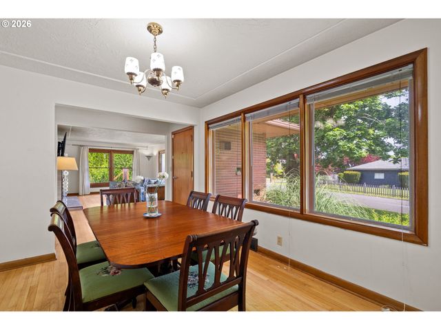 85 Nw SLERET Ave, Gresham, OR 97030