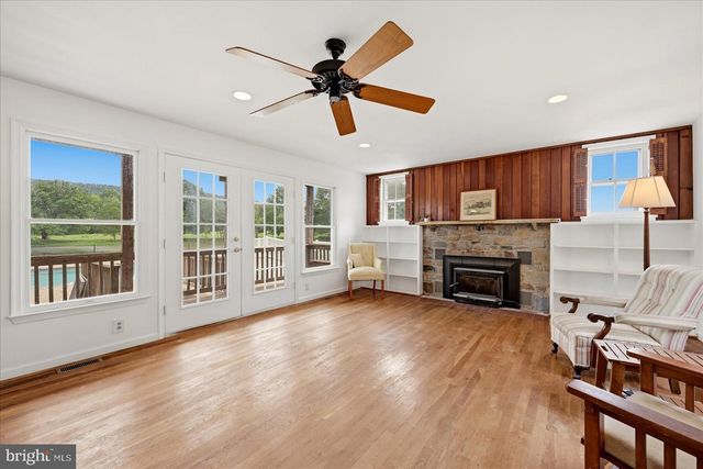 13732 HARPERS FERRY RD, Hillsboro, VA 20132