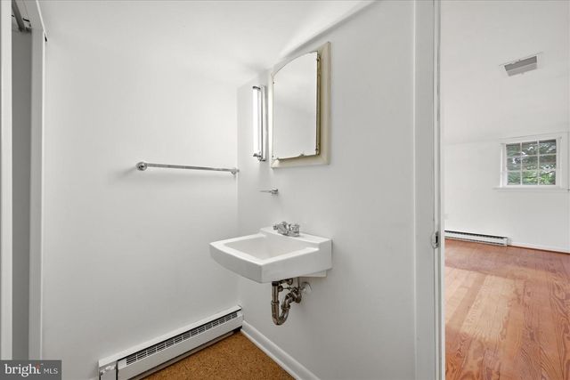13732 HARPERS FERRY RD, Hillsboro, VA 20132