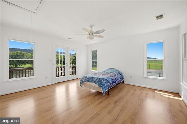 13732 HARPERS FERRY RD, Hillsboro, VA 20132