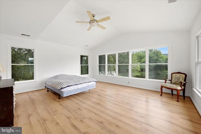 13732 HARPERS FERRY RD, Hillsboro, VA 20132