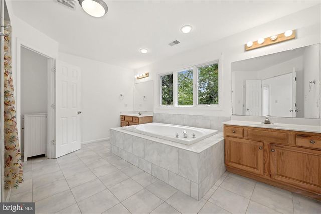 13732 HARPERS FERRY RD, Hillsboro, VA 20132