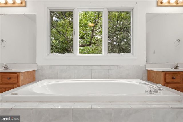 13732 HARPERS FERRY RD, Hillsboro, VA 20132