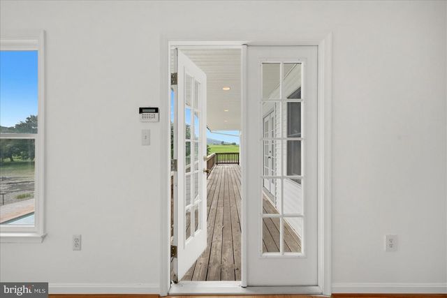 13732 HARPERS FERRY RD, Hillsboro, VA 20132