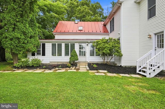13732 HARPERS FERRY RD, Hillsboro, VA 20132