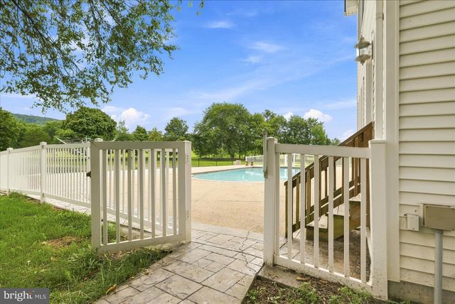 13732 HARPERS FERRY RD, Hillsboro, VA 20132