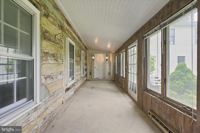 13732 HARPERS FERRY RD, Hillsboro, VA 20132