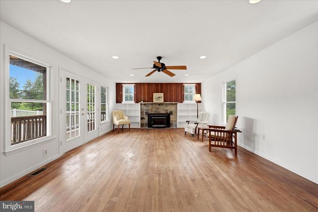13732 HARPERS FERRY RD, Hillsboro, VA 20132