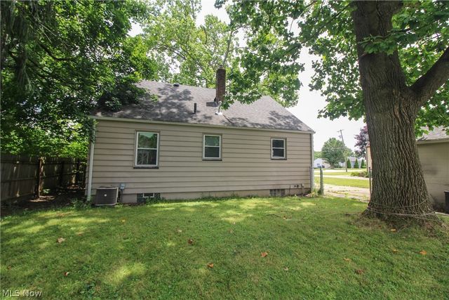 5172 5th Street, Poland, OH 44514
