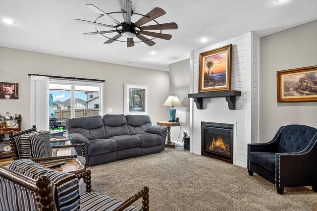 859 E Acacia Lane, Nixa, MO 65714