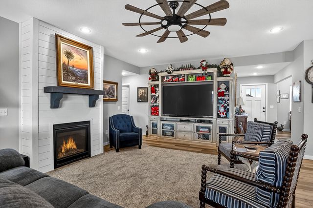 859 E Acacia Lane, Nixa, MO 65714