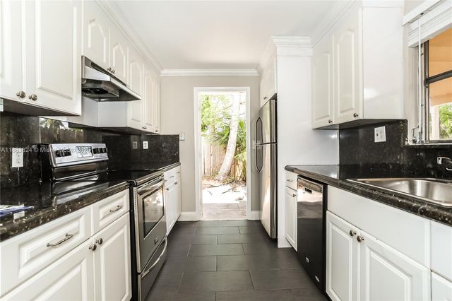 317 NW 49th St, Oakland Park, FL 33309