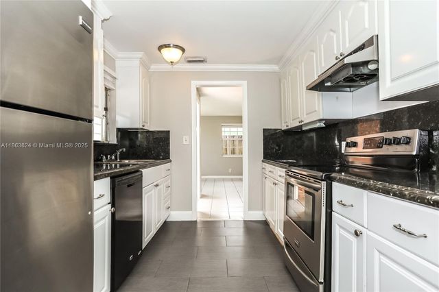 317 NW 49th St, Oakland Park, FL 33309