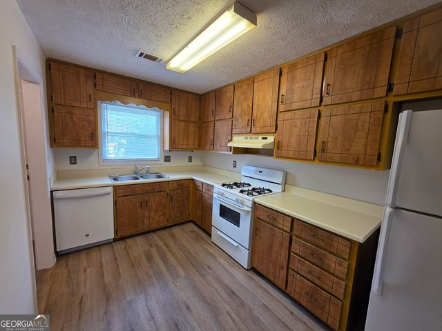 370 Williamsburg Way, Fayetteville, GA 30214