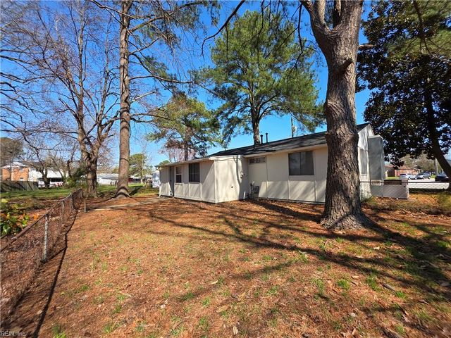 2000 Neville CIR, Hampton, VA 23663