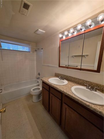 2000 Neville CIR, Hampton, VA 23663